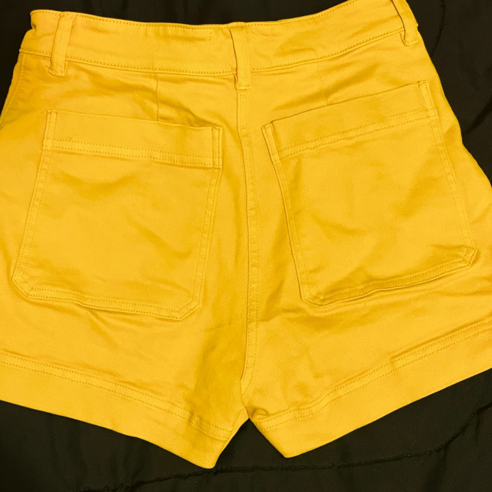 Short ๐๐๐๐ - Picture 3 of 3